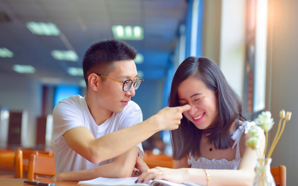 大学生恋爱网，青春的邂逅与成长的见证