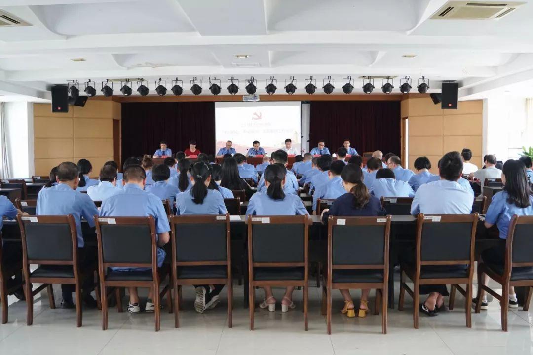 女排激情之夜，今晚直播正燃，共赴荣耀之约